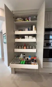 A shelf with food items on it

Description automatically generated